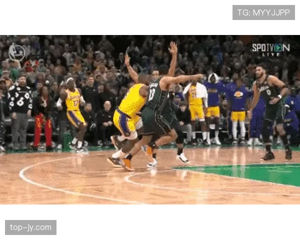 球场上队友犯规如何判罚？规则细节全拆解